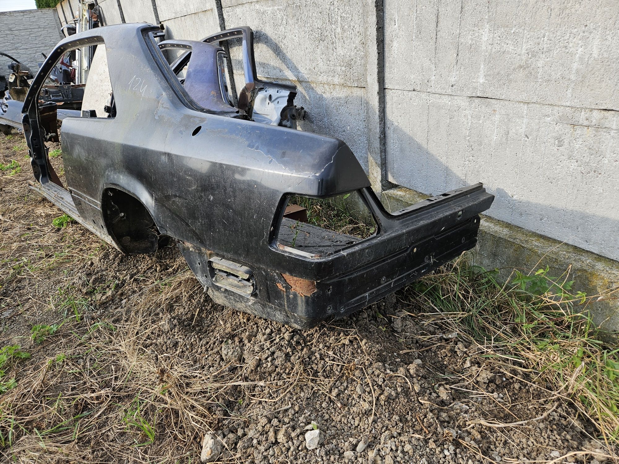 Крило,четверть Мерседес w124 купе