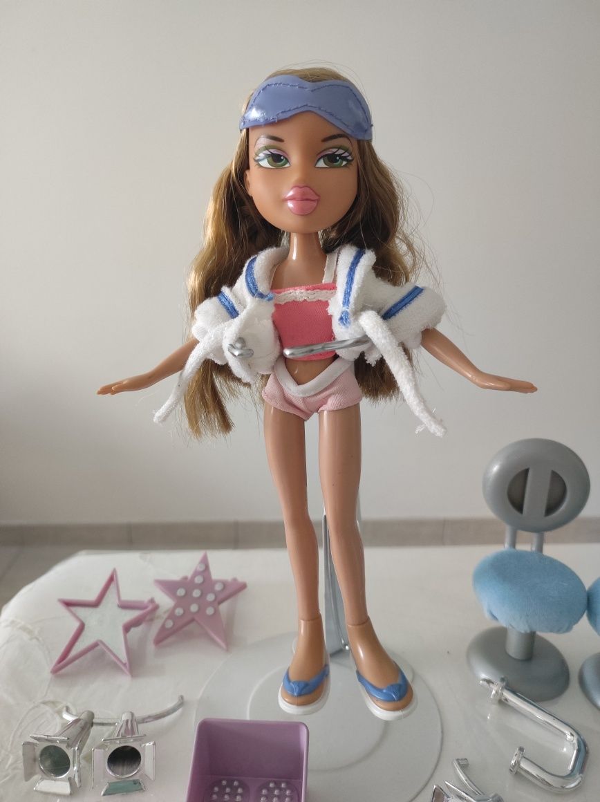 Bratz Fianna c/ acessórios - Salão Bratz Stylin' Salon 'N' Spa (2003)