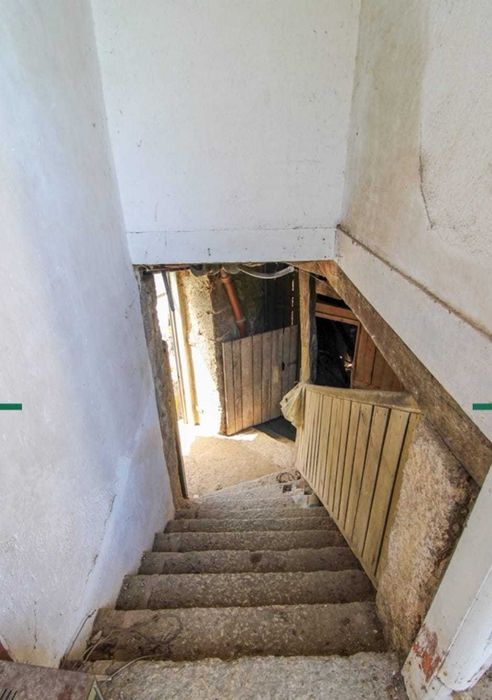 Casa com Caráter para Renovar — Entre Tondela e Carregal do Sal