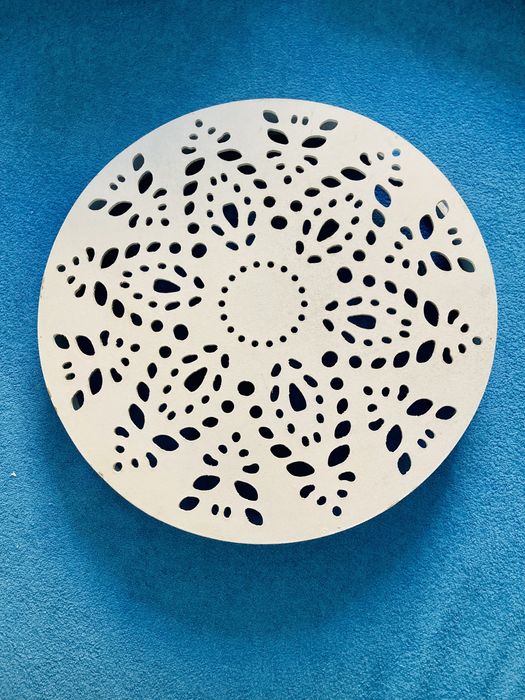 Biała ażurowa taca podstawka podkładka