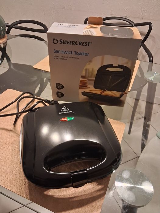 Toster, opiekacz do kanapek 680-820 Wat