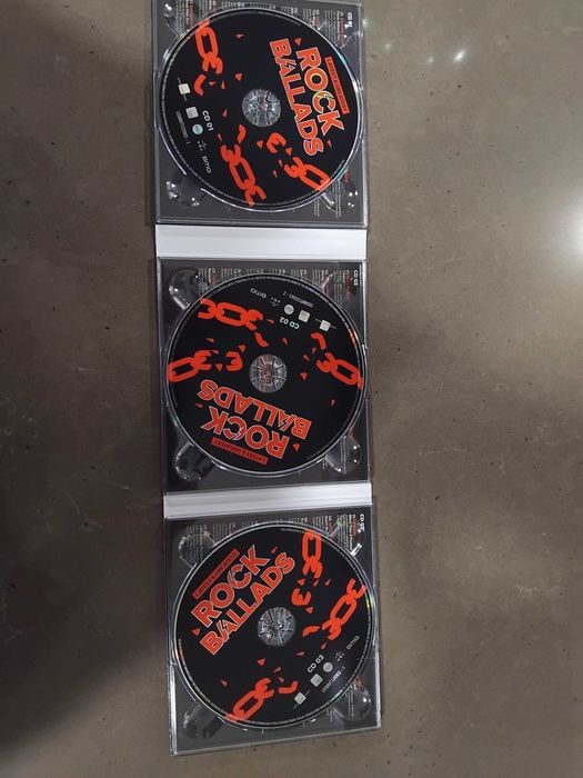 Csixa com 3 cds Rock Ballads novos