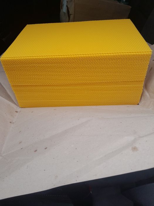 Naturalne  ramki wosku pszczelego