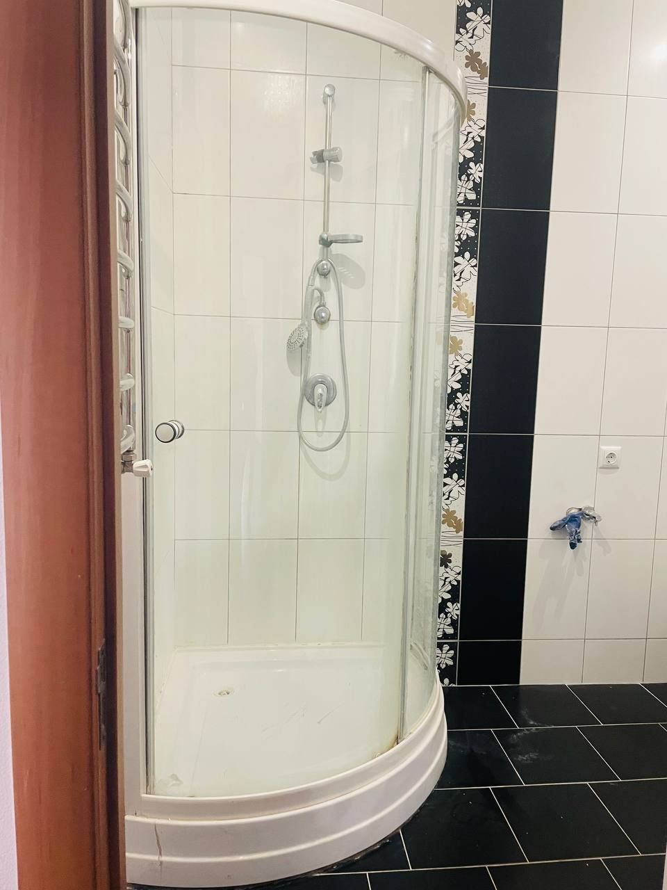 Продаж: 3 кімнатна квартира ЖКСонячний Край Зимна Вода