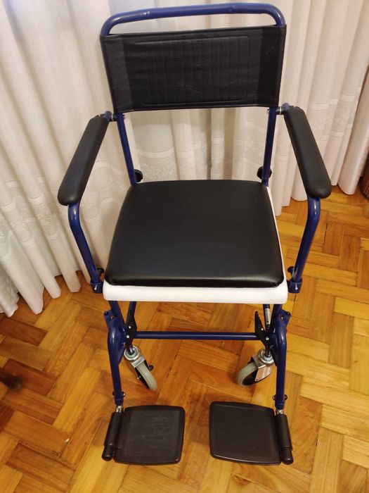 Cadeira de higiene e sanitária