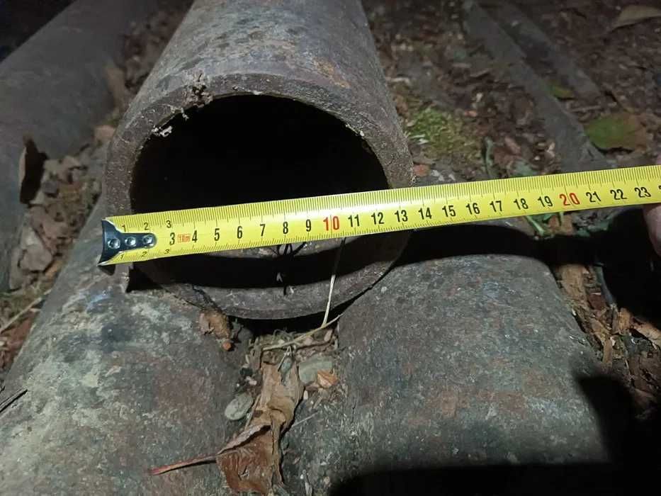 Металеві, грубостінні труби.