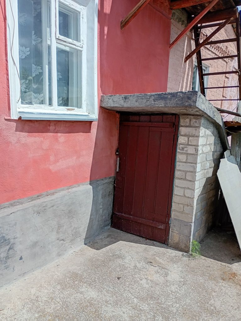 Продається пів будинку