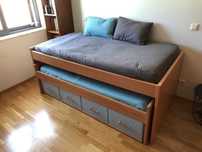 Cama e secretária