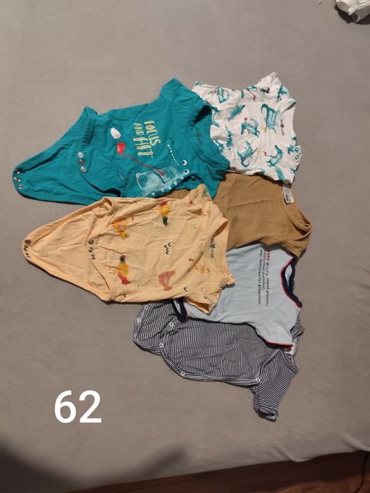 Paka body z krótkim rękawem plus spodenki 56/62