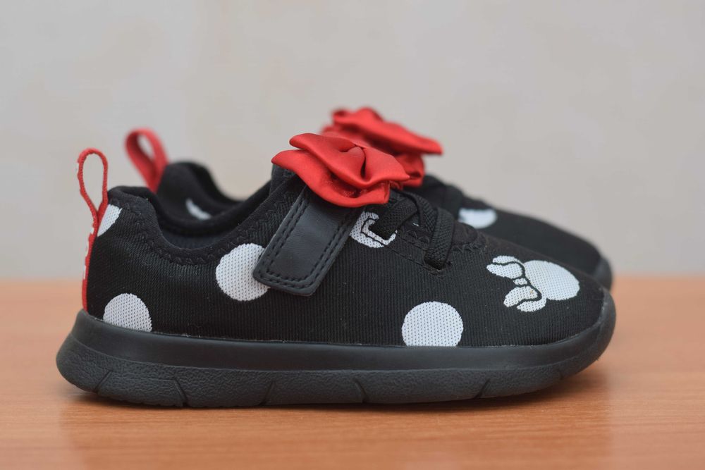 25 розмір. Чорні дитячі кросівки Clarks Minnie Mouse. Оригінал