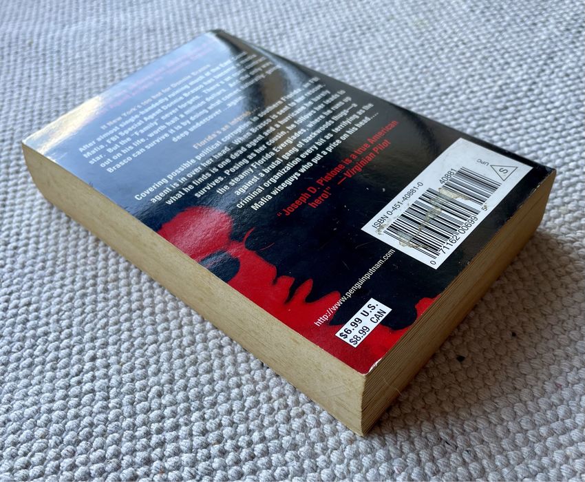 Livro: "Donnie Brasco: Deep Cover", de Joseph D. Pistone