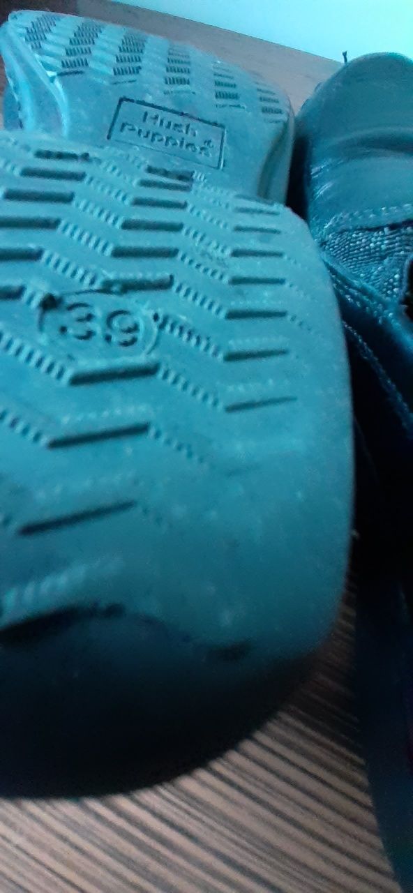 Sapatos muito  boa marca 39 pretos