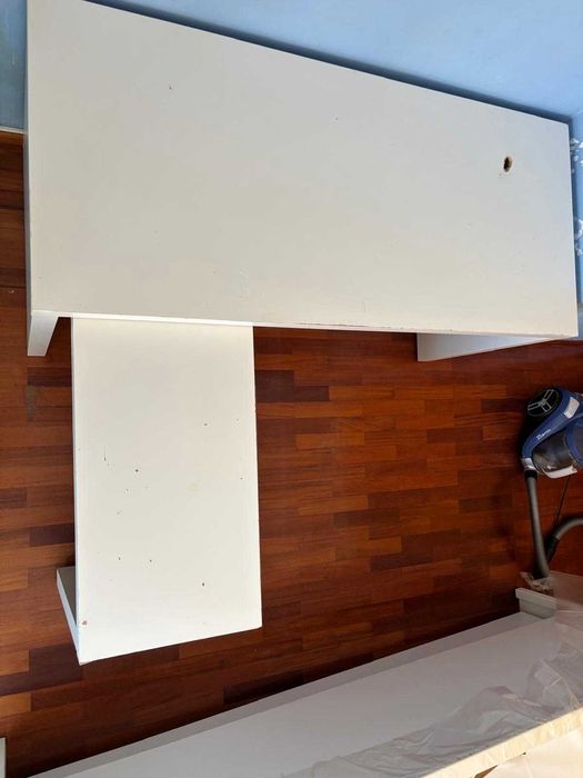 Secretária branca de madeira