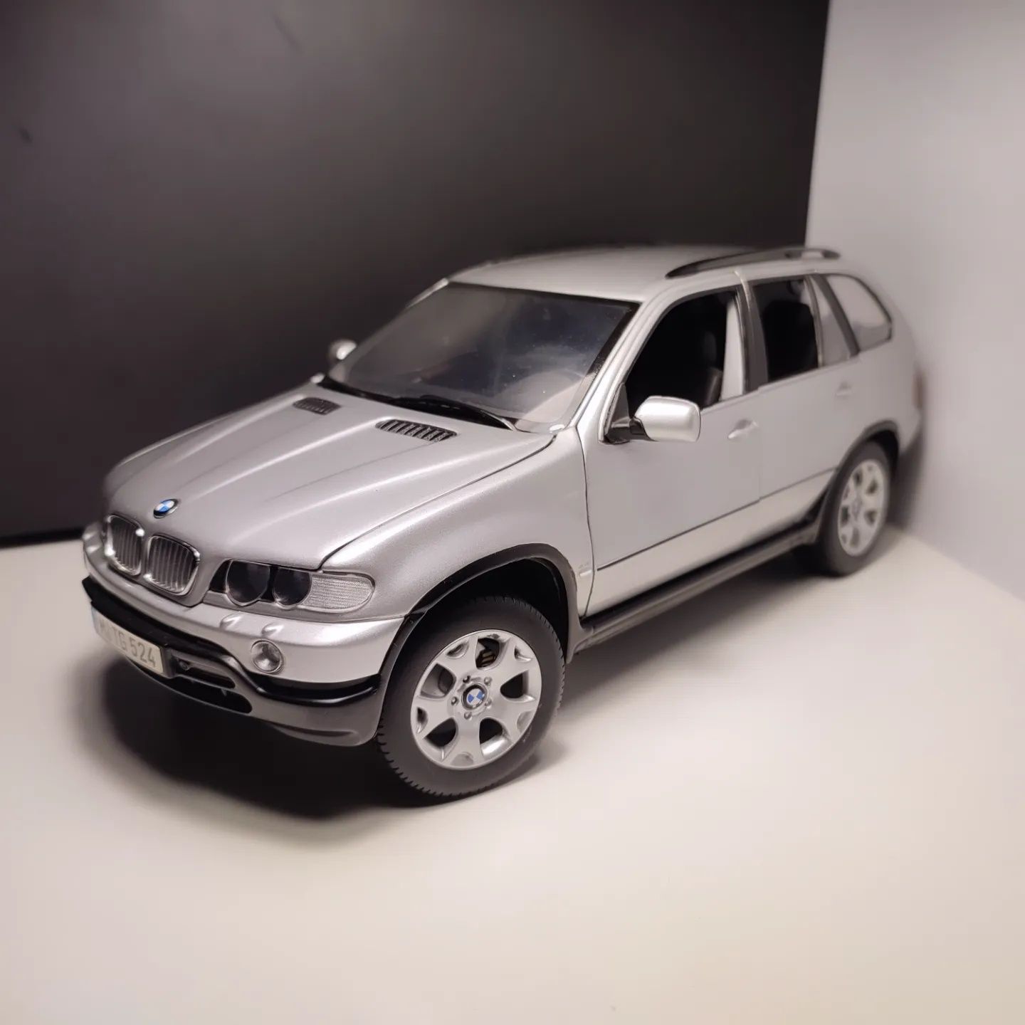 Модель Kyosho 1/18 BMW X5 e54 4.4i до-рест