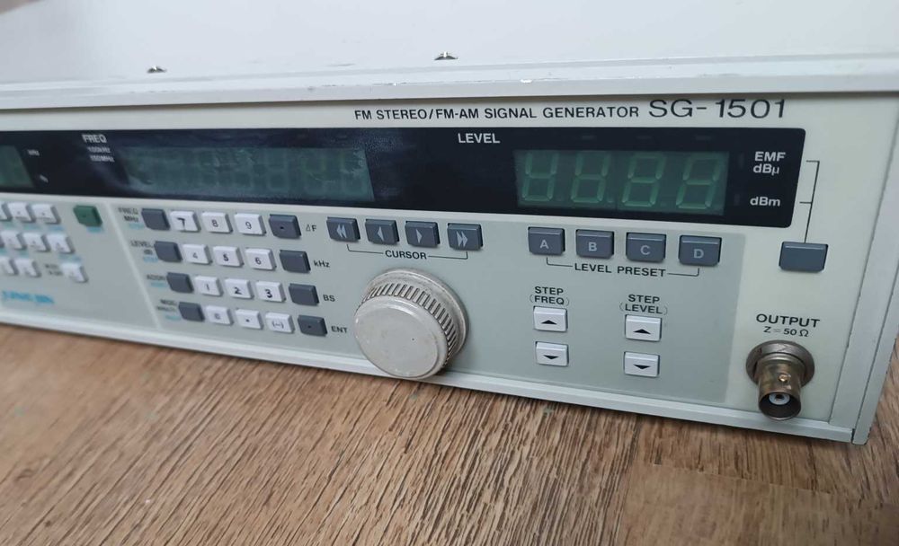 Generator AM/FM stereo Jung Jin SG-1501