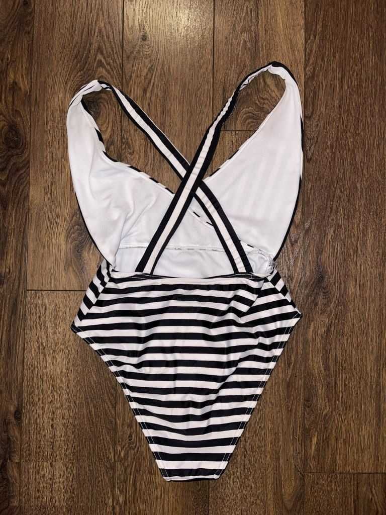 Стильный сдельный черно-белый трендовый полосатый купальник"asos",xs