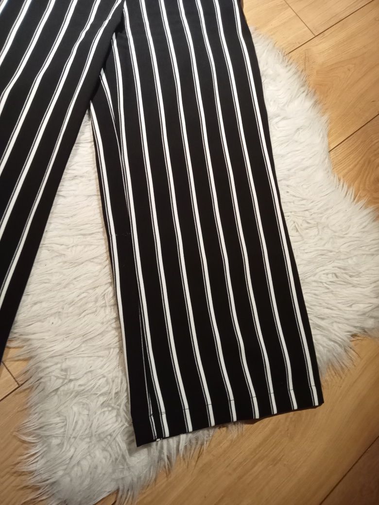 Spodnie materiałowe z szeroką nogawką w paski H&M S
