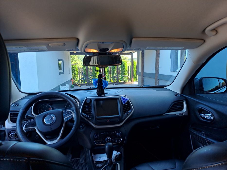 Продам джип черокі