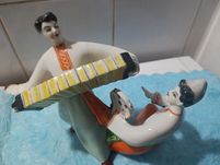 Фарфоровая статуэтка