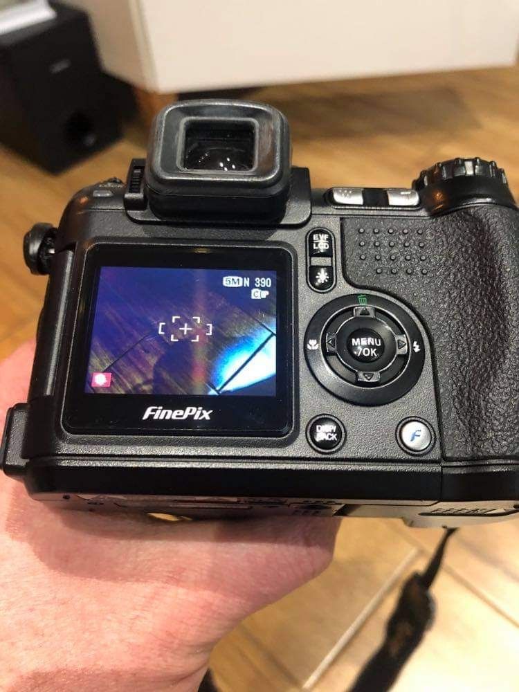 Aparat Fuji z pokrowcem