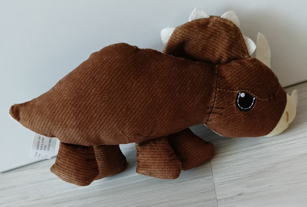 Jurassic World Park Jurajski Legacy Triceratops dinozaur maskotka 23cm