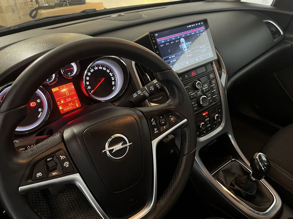 Продам авто Opel astra j 2015
