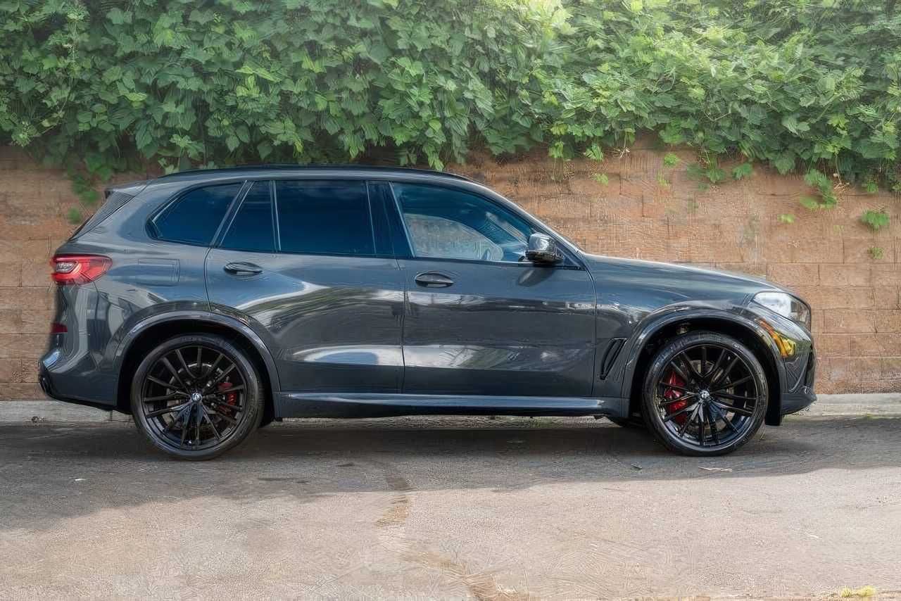 2021    BMW    X5
