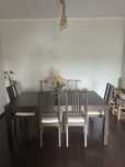 Mesa de jantar com seis cadeiras