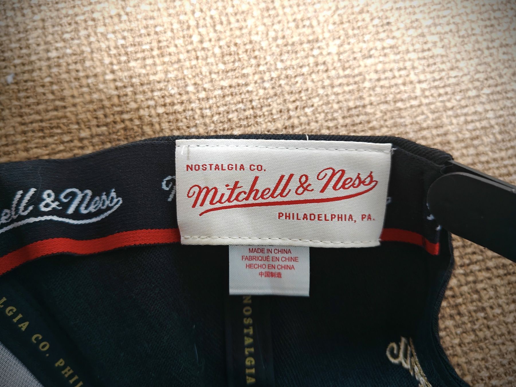 Продам  фирменную бейсболку  MITCHELL & NESS