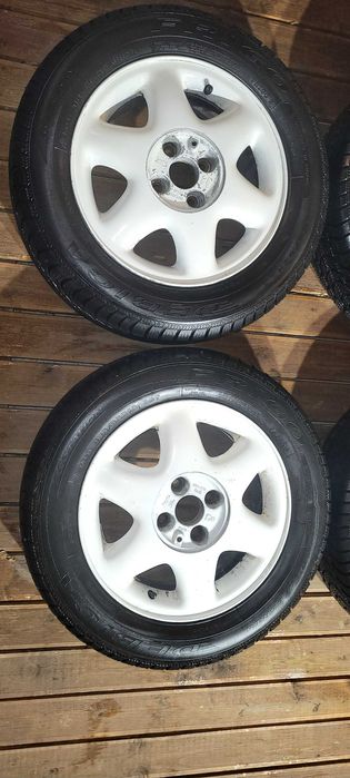 Felgi aluminiowe białe z oponami zimowymi 15 Dębica Frigo 2 185/65 R15