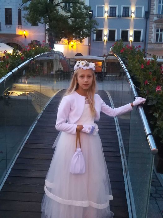 Sukienka tiulowa do Pierwszej Komunii