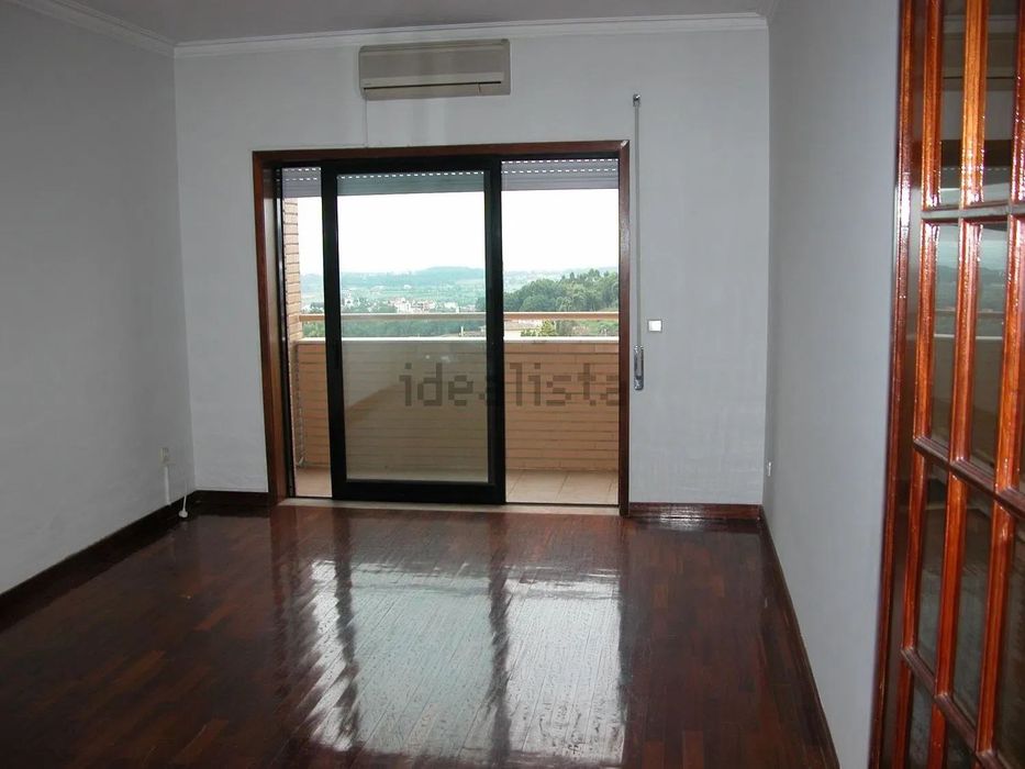 Arrendo T3 com garagem na Rua Quinta de Cabanas, 94, BRAGA