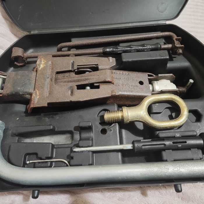 Kit de troca de pneu VW Polo 2001 6N2 + engate frontal de reboque