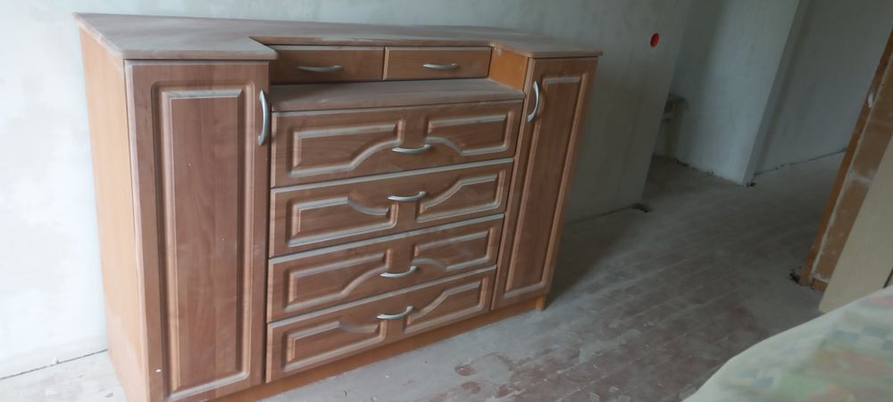 Продам великий комод