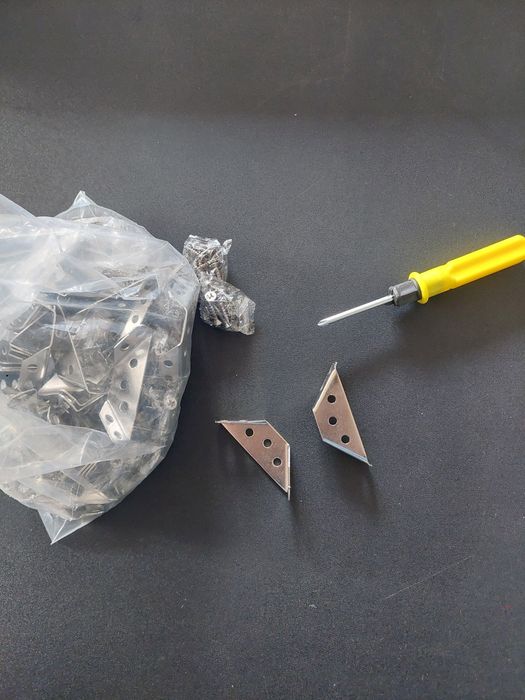 Kątowniki narożne nierdzewne 60szt.+wkręty 240szt.