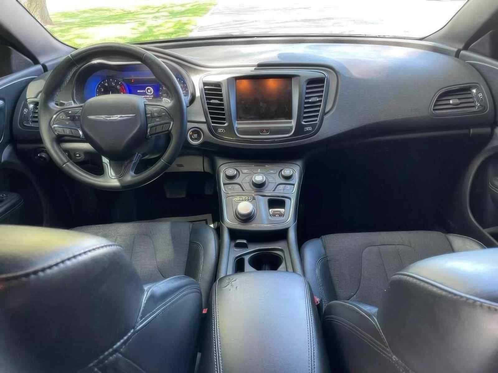 2016    Chrysler    200