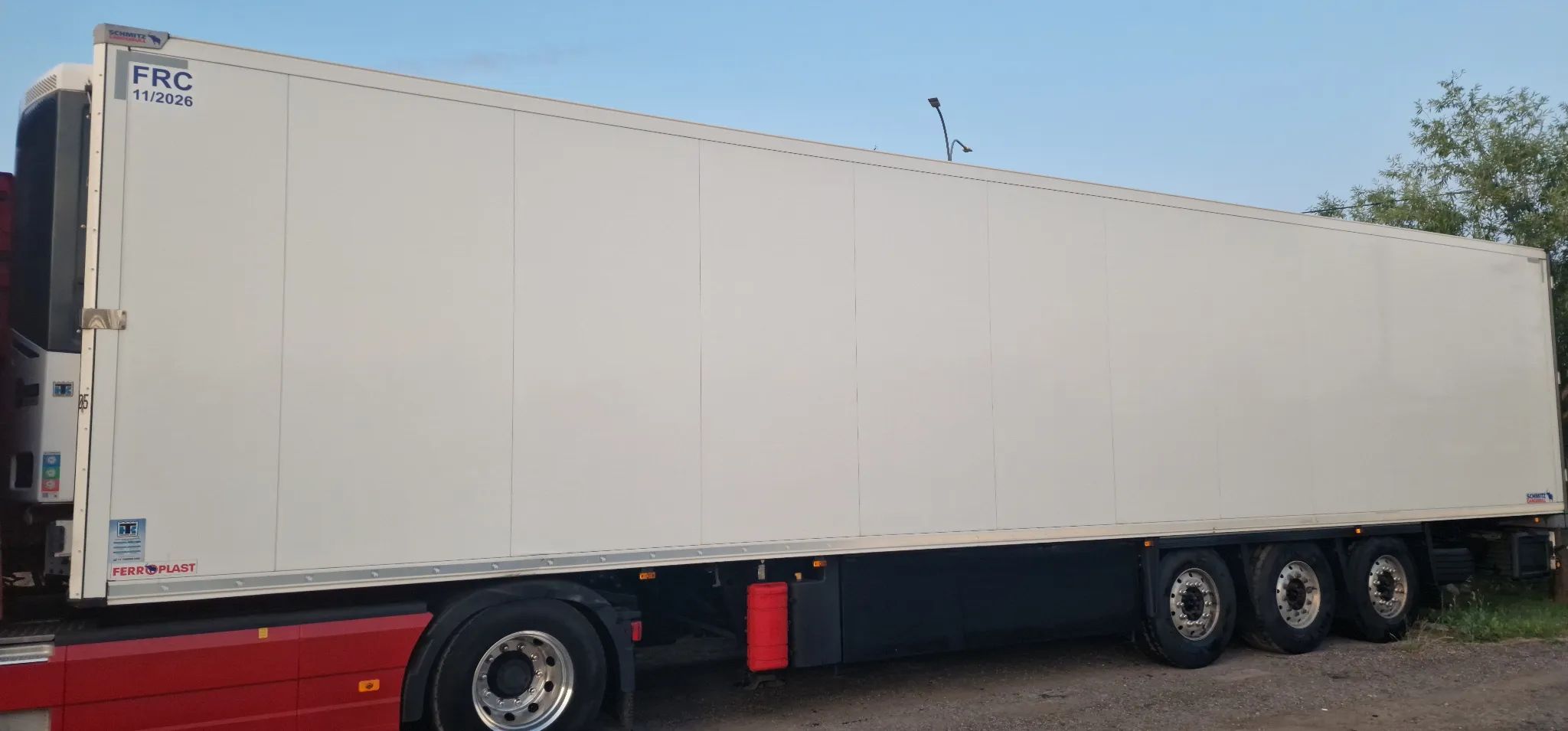 Schmitz Cargobull SCB*S3B  Bardzo mały przebieg km/mth niestandartowe wyposażenie,stan b.dobry