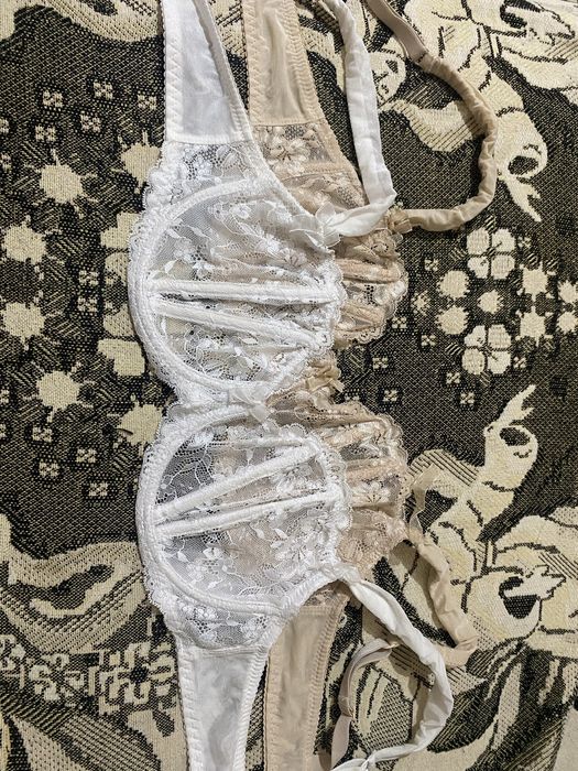 Жіноча  нижня білизна