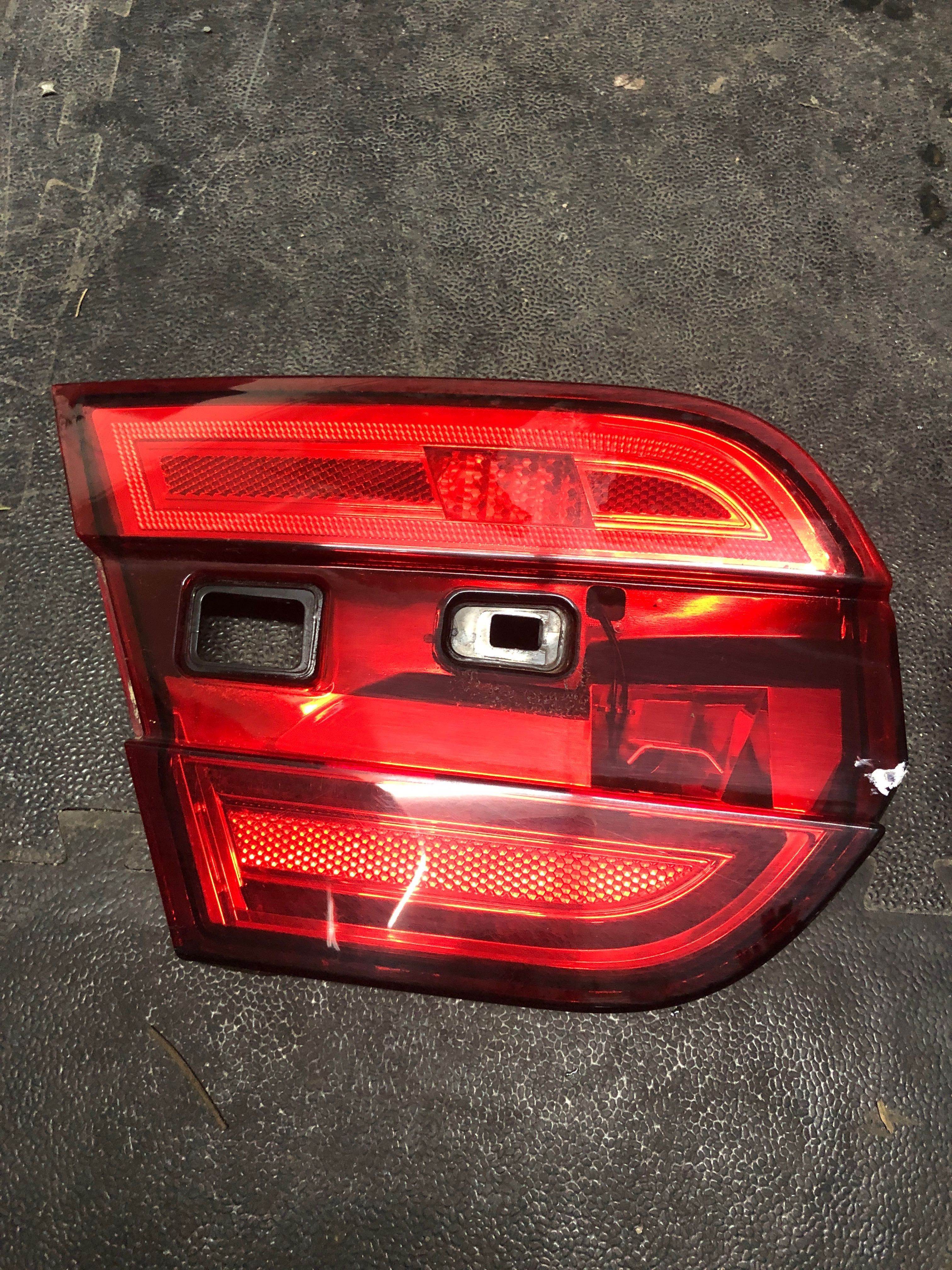 Jaguar xf lampa tylna w klapę lift led 12-15 polift