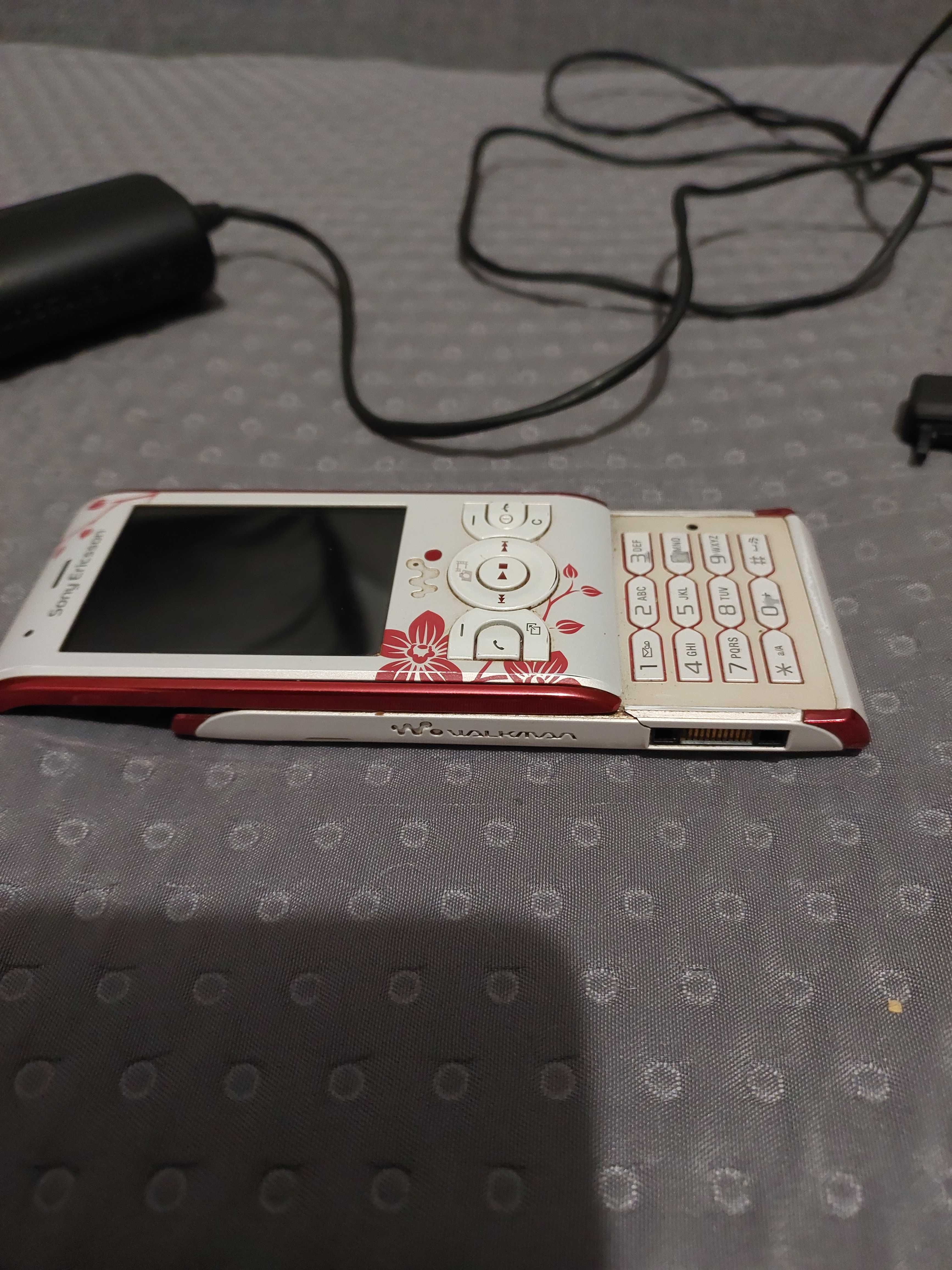 Telefon Sony Ericsson W595 Flower Edition 3.2MP MP3 Radio