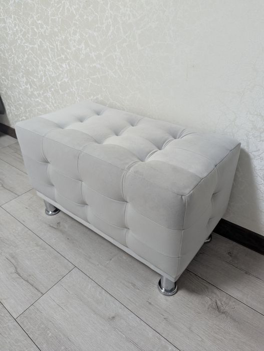 В наявності пуф, банкетка,лавка в прихожу,для взуття