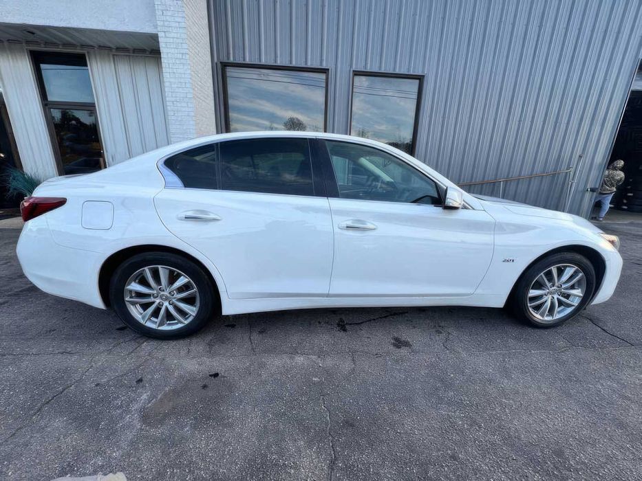 Infiniti Q50      2018