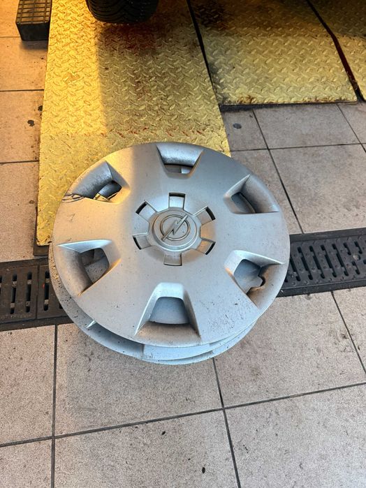 Koła zimowe 195/65 R15, 5x110 z kołpakami