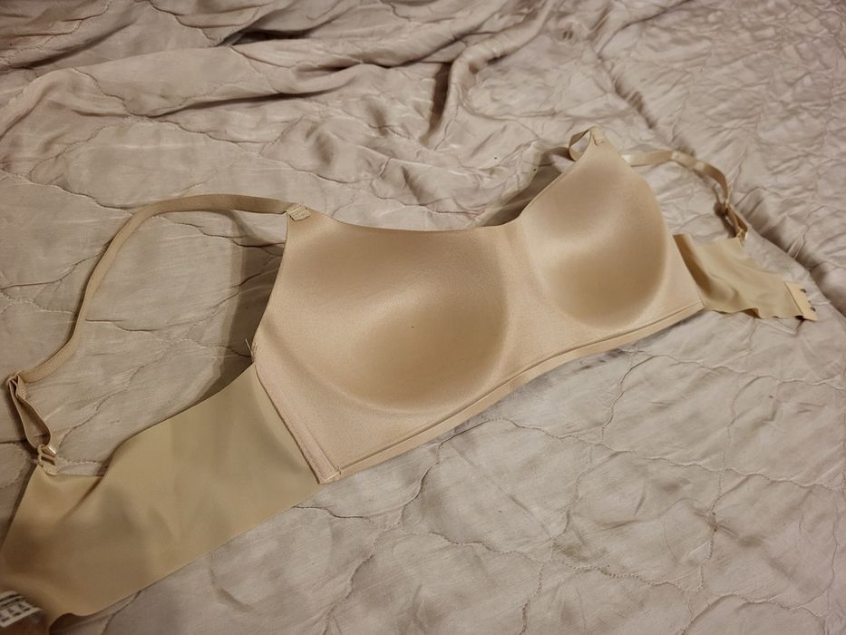 Бюстгальтер бежевий 36/38, ОГ 75 см, нейлон/спандекс, 14 см чашка