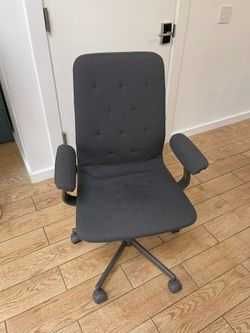 Cadeira de escritório IKEA MULLFJÄLLET cinzenta