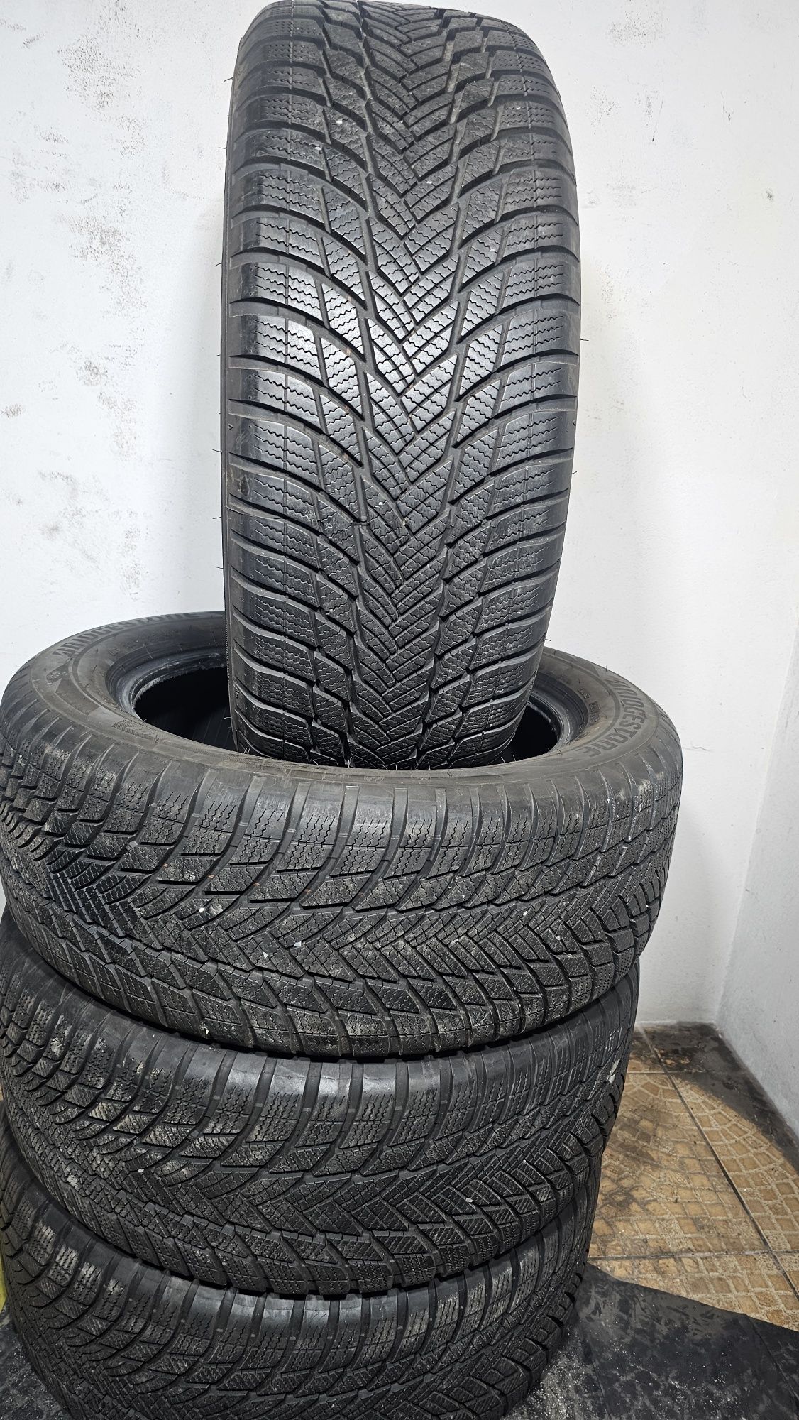 Bridgestone blizzak LM001 225/55r17 97V