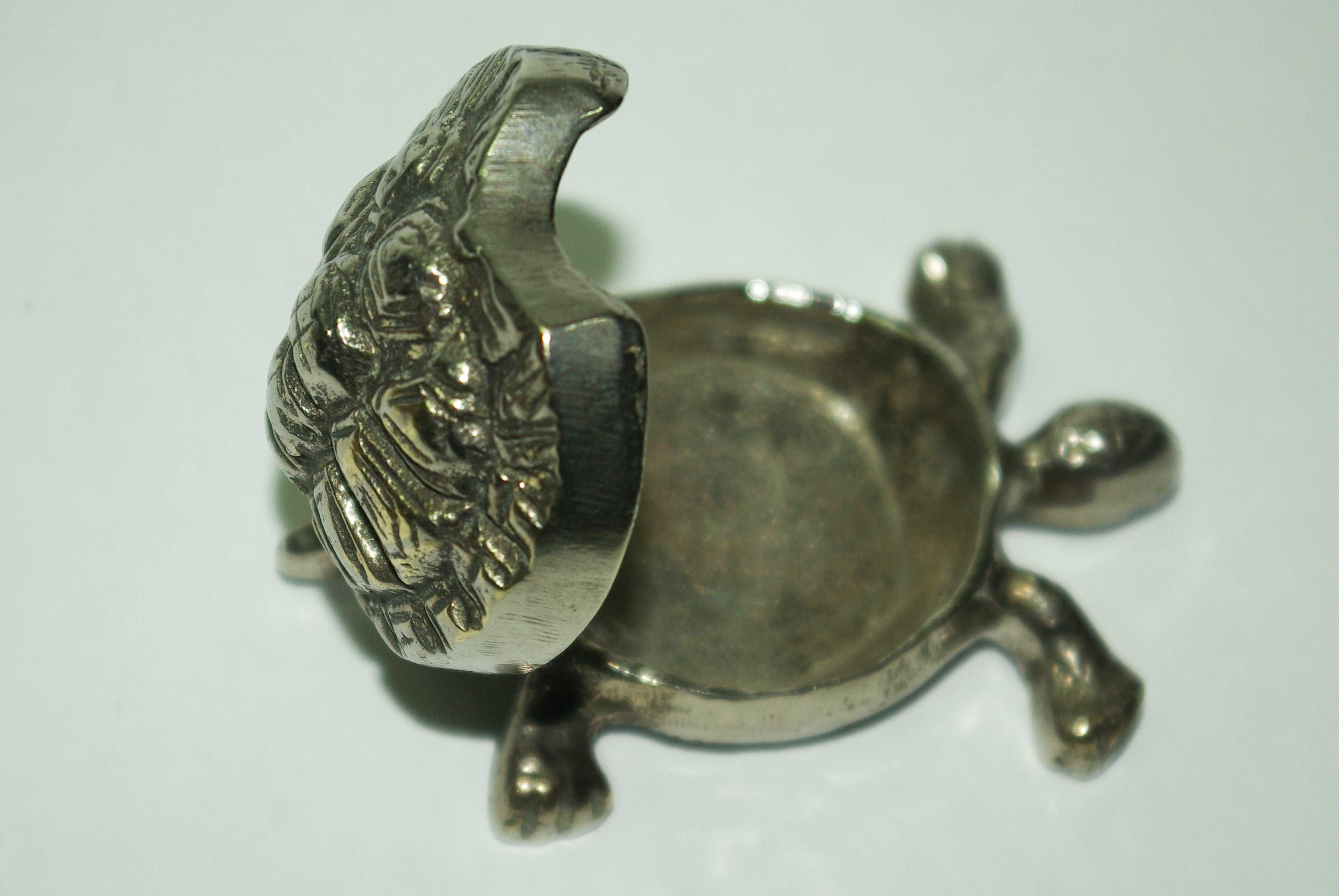Cinzeiro em forma de tartaruga, de metal