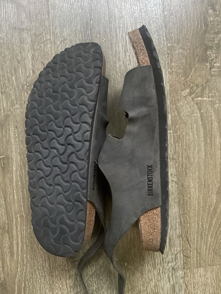 Сандалі із колекції Birkenstock.