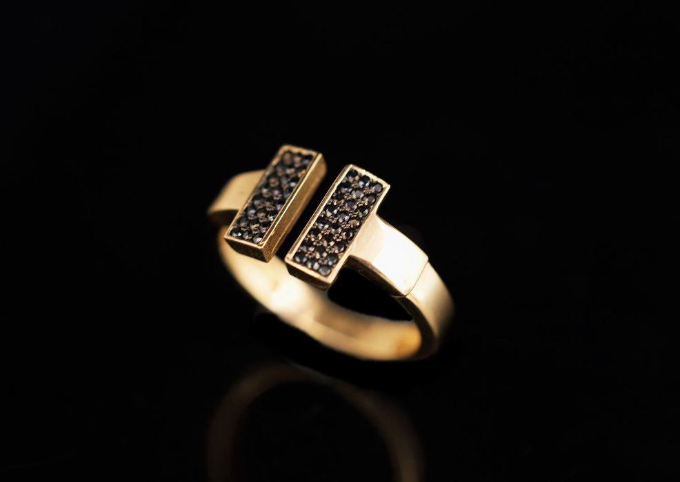 Złoto 585 - złoty pierścionek z cyrkoniami.