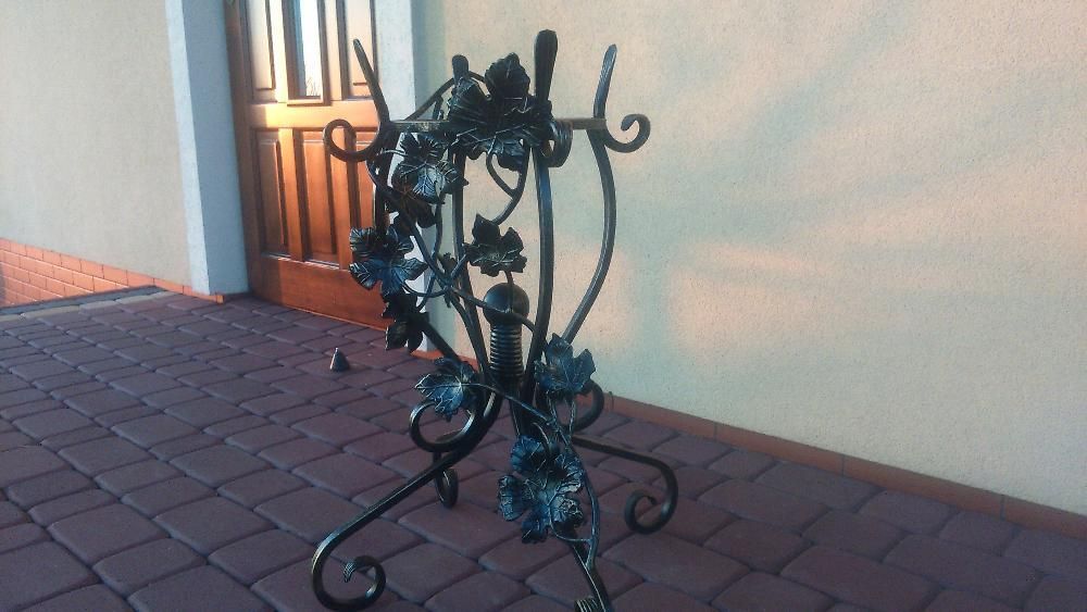 Kwietnik-stojak metalowy na kwiaty